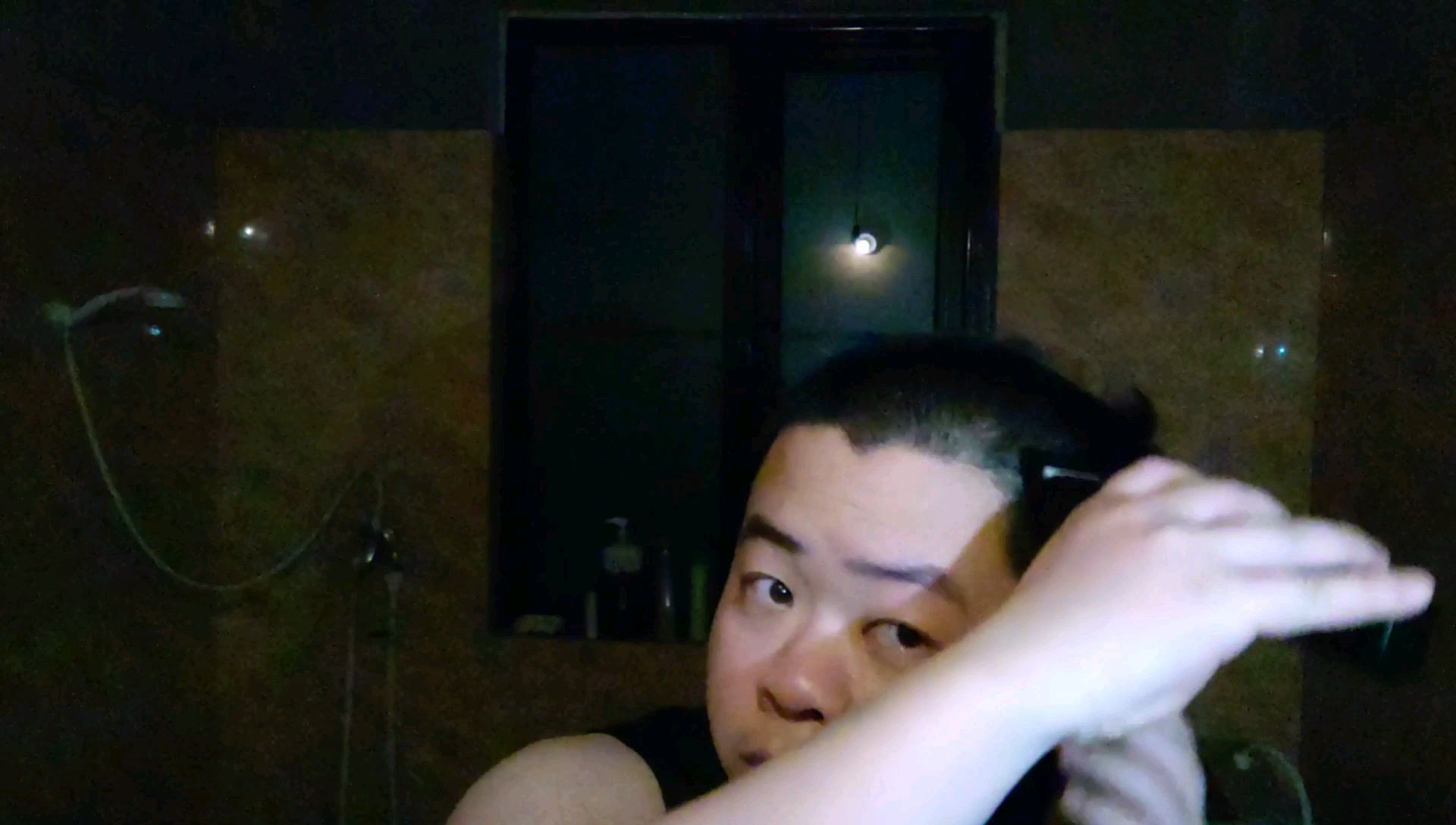 今天自己在家理发,省了38理发钱,超简单!